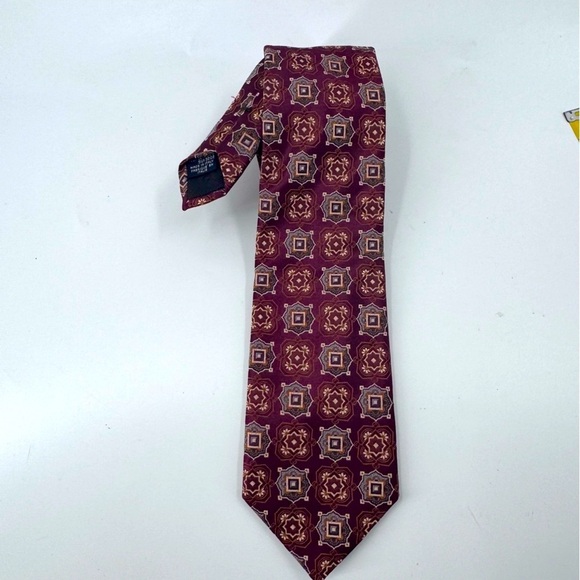 Canali Red and Black Geometric Pattern 100% Silk Tie - Picture 4 of 7